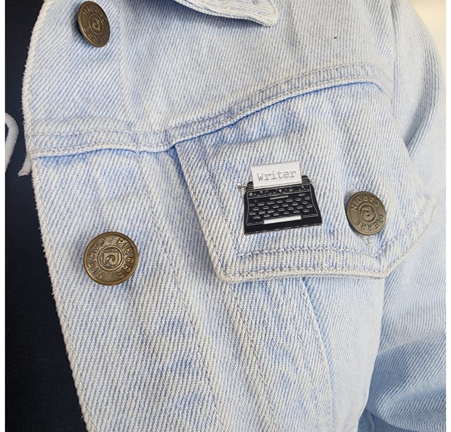 Pin maquina de escribir