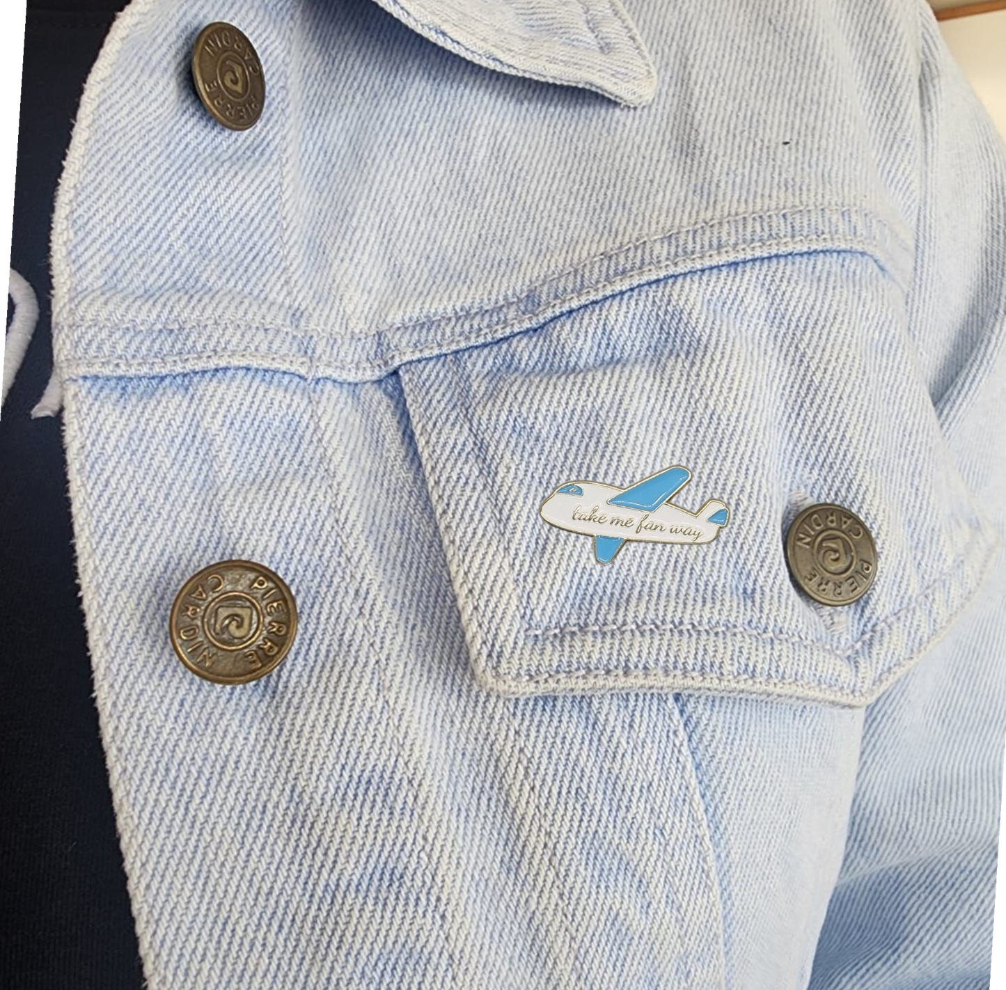 Pin avión take me far way