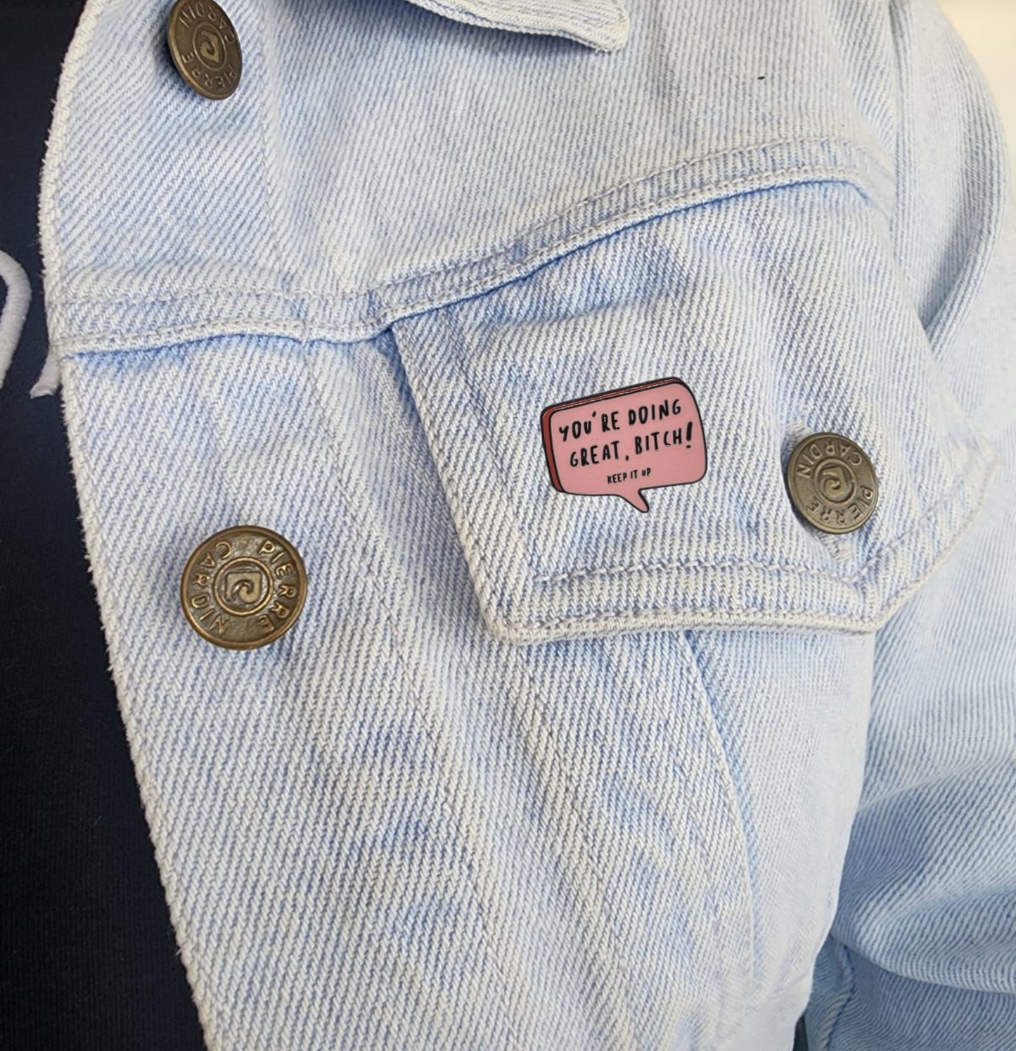 Pin rotulo rosa bitch