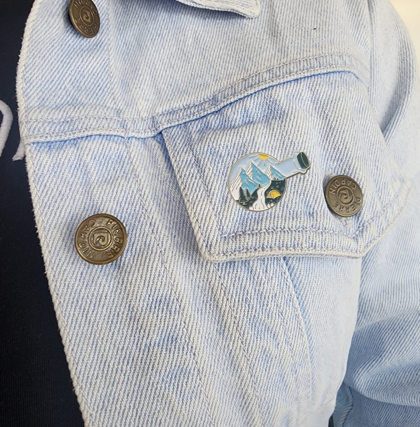 Pin botella con paisaje