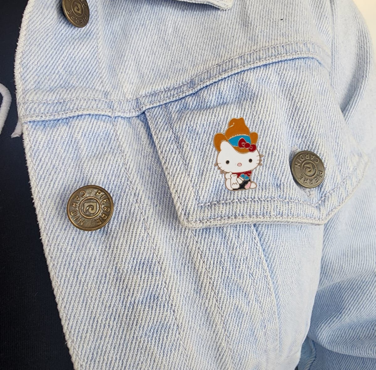 Pin hello kitty vaquera