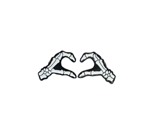 Pin manos de hueso formando un corazón