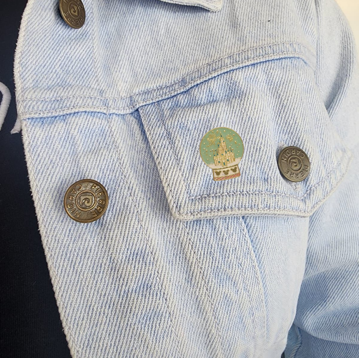 Pin esfera castillo de disney