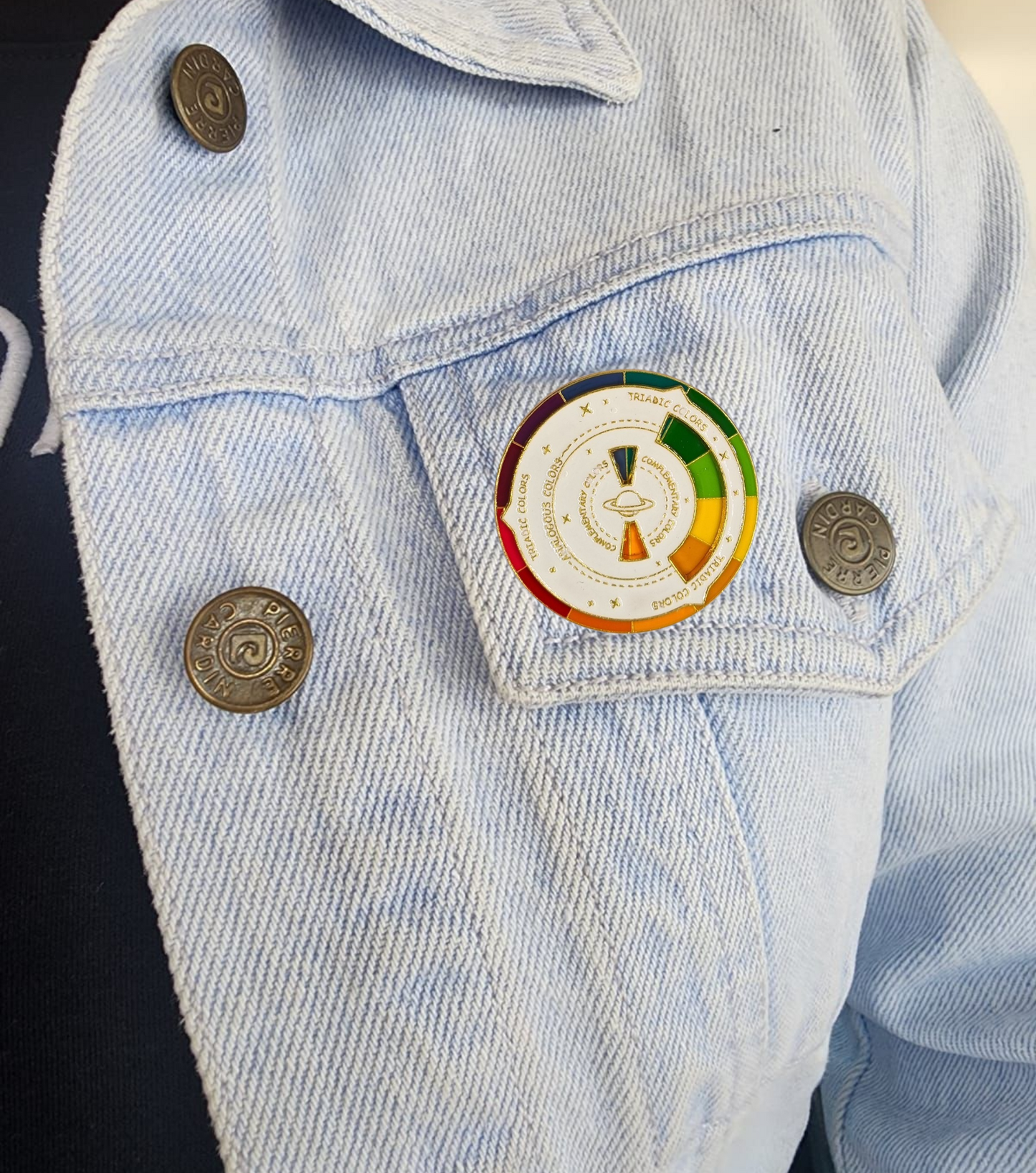 Pin ruleta blanca  circulo cromatico