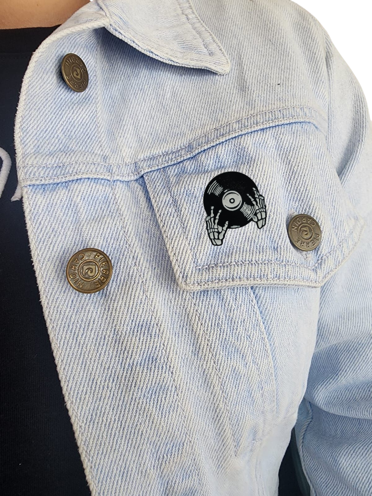 Pin disco manos de esquelo