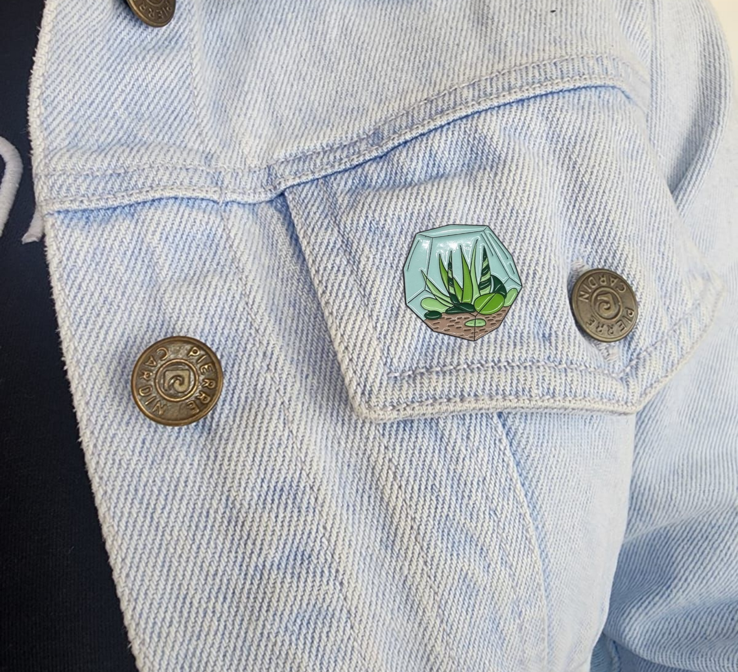 Pin terrario geométrico