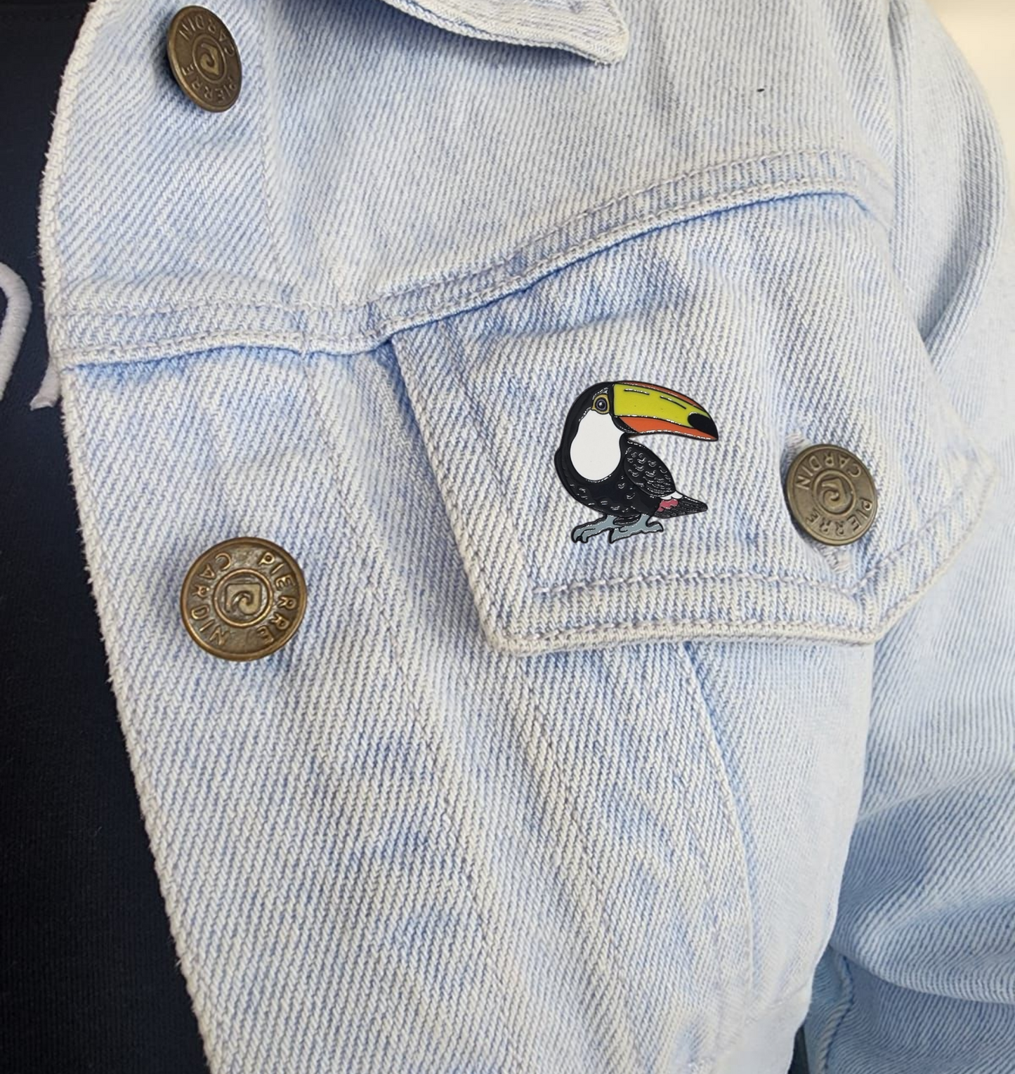 Pin tucan
