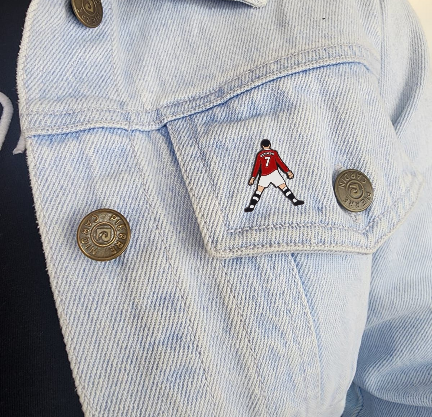 Pin Ronaldo de espalda